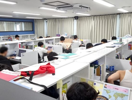 에듀셀파독학기숙학원 남학생캠퍼스 자습실