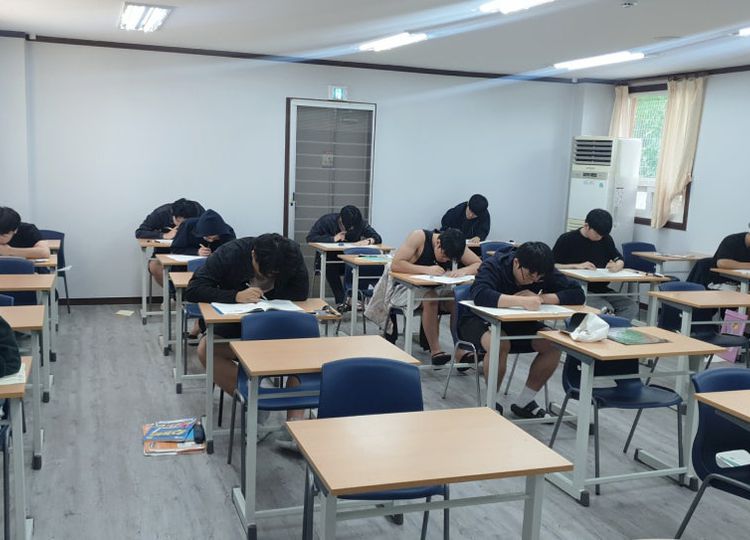 에듀셀파독학기숙학원 남학생캠퍼스 자습실