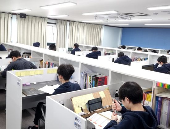 에듀셀파독학기숙학원 남학생캠퍼스 자습실
