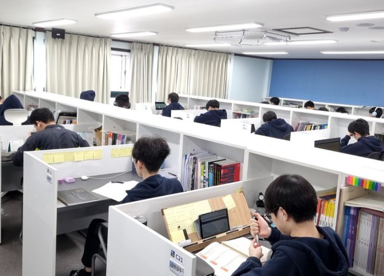 에듀셀파독학기숙학원 남학생캠퍼스 자습실