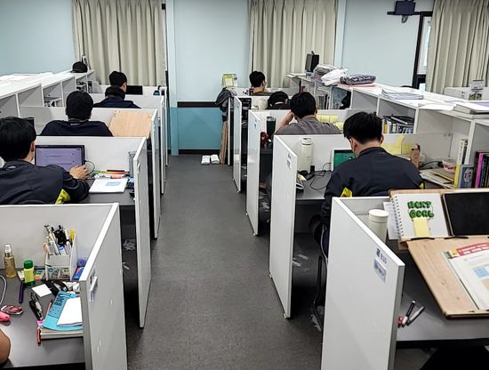 에듀셀파독학기숙학원 남학생캠퍼스 자습실