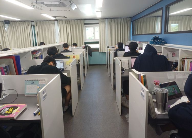 에듀셀파 남학생캠퍼스 학습실