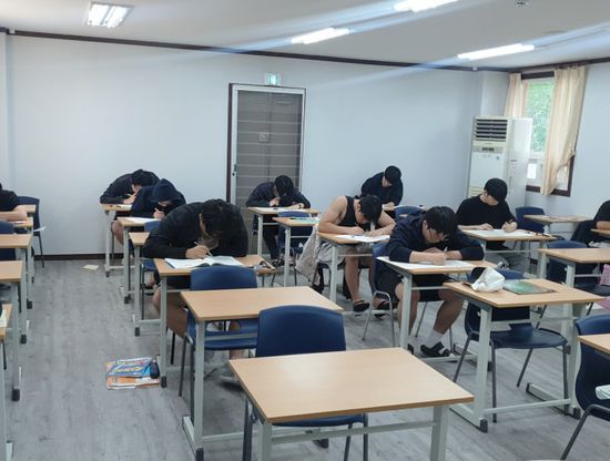 에듀셀파독학기숙학원 남학생캠퍼스 자습실