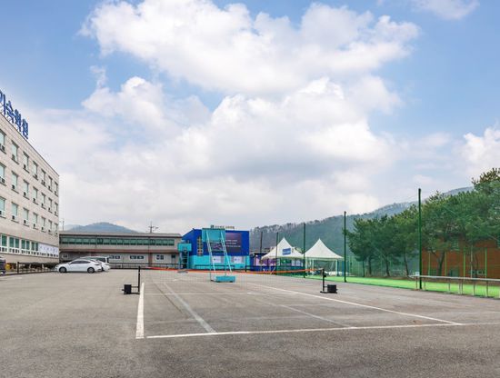 에듀셀파 남학생캠퍼스 야외전경