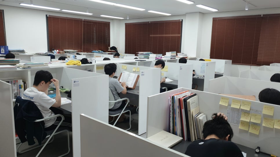 에듀셀파 남학생 기숙학원 학습실