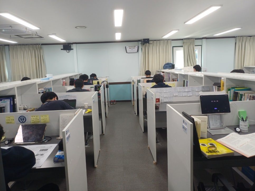 에듀셀파 남학생 기숙학원 학습실