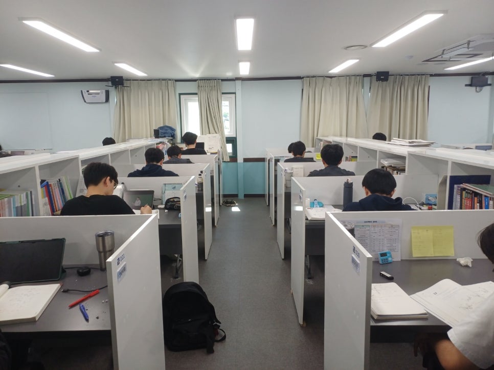 에듀셀파 남학생 기숙학원 자습실