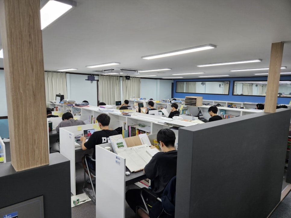 에듀셀파 남학생 기숙학원 학습실