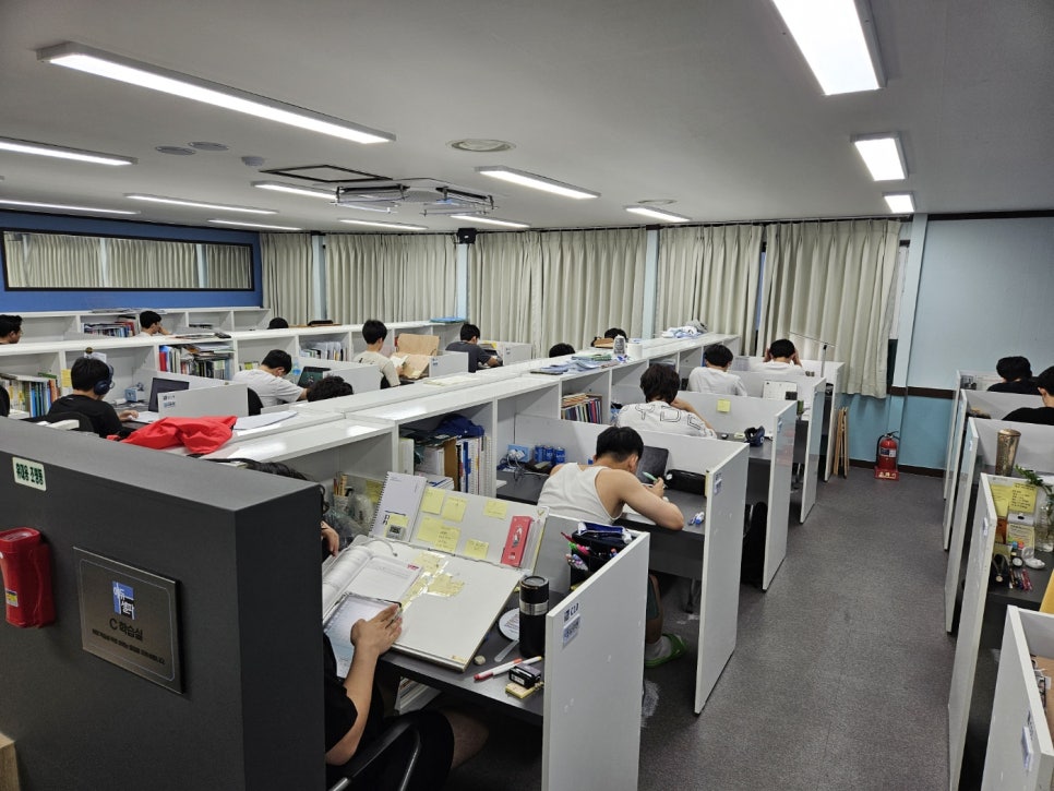 에듀셀파 남학생 기숙학원 학습실