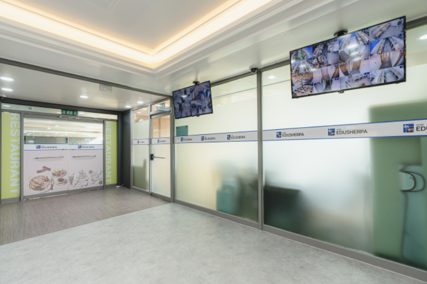 에듀셀파 여학생 기숙학원 복도