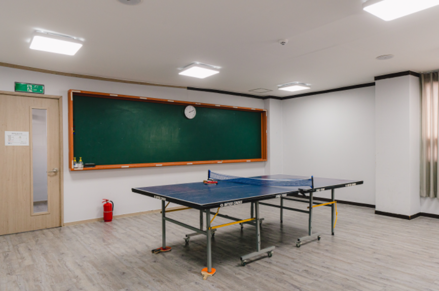 에듀셀파 남학생 기숙학원 탁구장