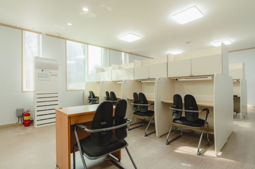 에듀셀파 여학생 기숙학원 학습실